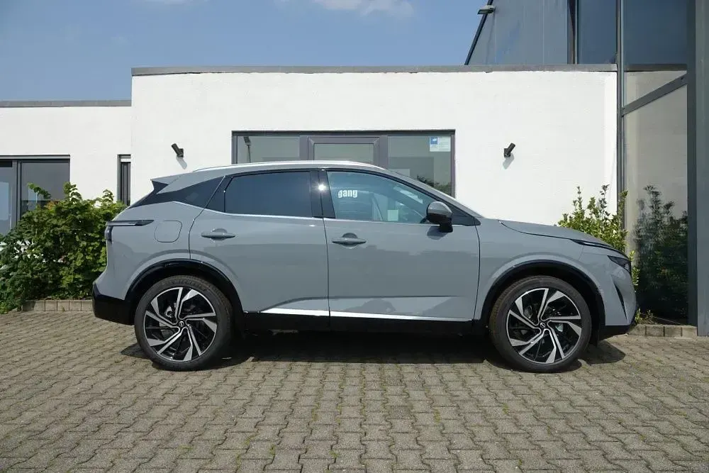 Neu Nissan Qashqai Tekna+ 158 PS (116 kW) 2026 Grau SUV