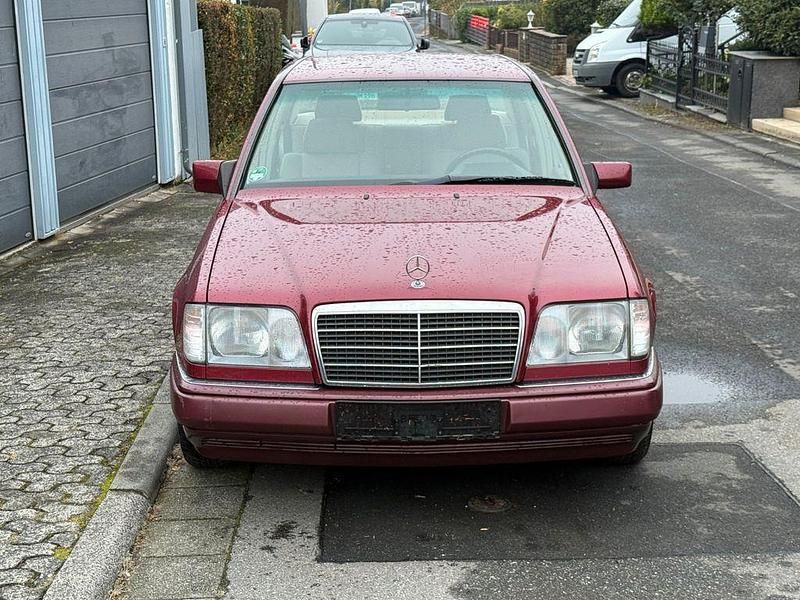 Brugt Mercedes E220 150 HK (110 kW) 1994 Rød Sedan