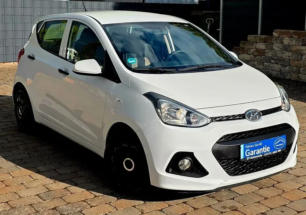 Gebraucht Hyundai i10 67 PS (49 kW) 2014 Weiß Kleinwagen