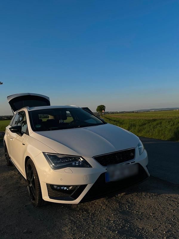 Weiß Gebraucht 2015 Seat Leon FR Limousine | 9.000 € (Teuer) - Bild 1/4