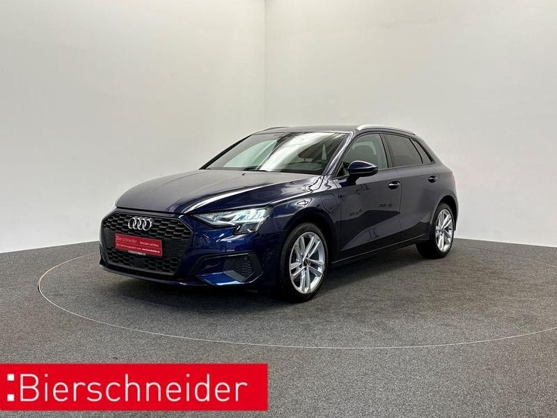 Blau Gebraucht 2022 Audi A3 Comfort Limousine | 22.450 € (Guter Preis) - Bild 1/4