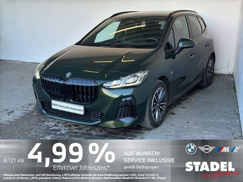 Sanremo green metallic Gebraucht 2024 BMW 218 Active Tourer M Sport Van / Kleinbus | 27.888 € (Fairer Preis) - Bild 1/4