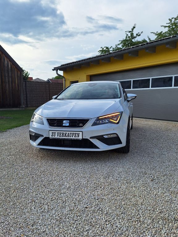 Weiß Gebraucht 2017 Seat Leon FR Limousine | 14.850 € (Teuer) - Bild 1/4