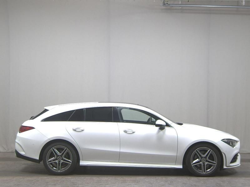 Weiss Gebraucht 2023 Mercedes CLA220 Shooting Brake AMG line Kombi | 24.980 € (Guter Preis) - Bild 1/4
