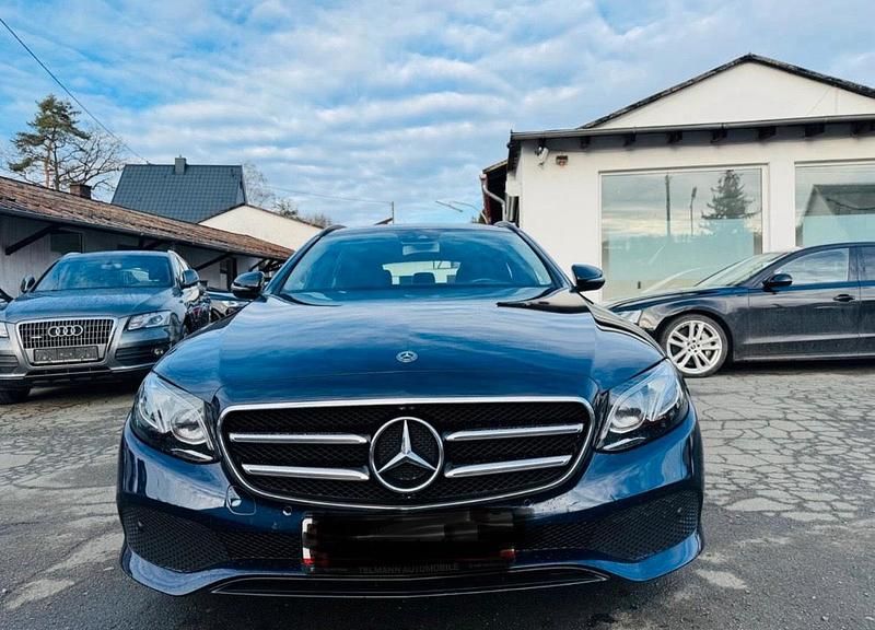 Gebraucht Mercedes E300 306 PS (225 kW) 2019 Blau Kombi