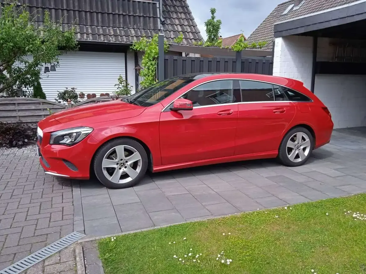 Gebraucht Mercedes CLA180 Shooting Brake 109 PS (80 kW) 2017 Rot Kombi