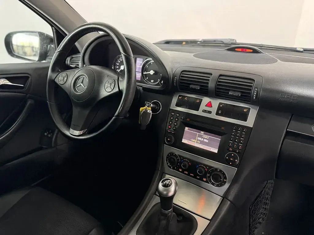 Używany Mercedes CLC200 184 KM (135 kW) 2011 Czarny Hatchback