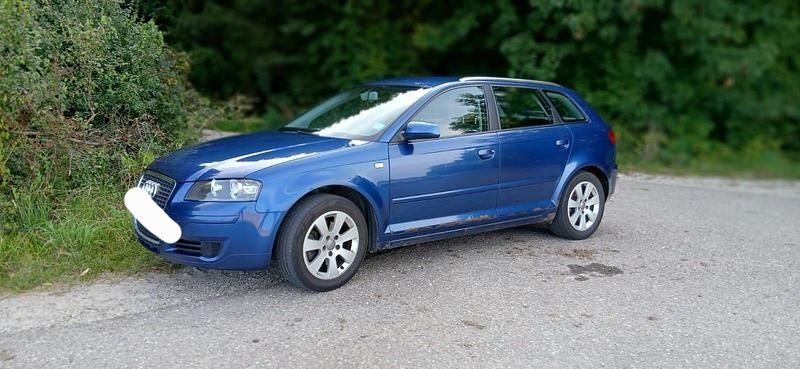Blau Gebraucht 2004 Audi A3 Sportback Limousine | 1.890 € (Guter Preis) - Bild 1/4
