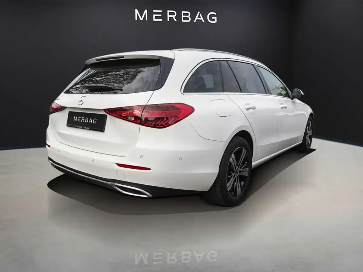 Gebraucht Mercedes C300e Avantgarde 204 PS (150 kW) 2024 Polarweiß Kombi