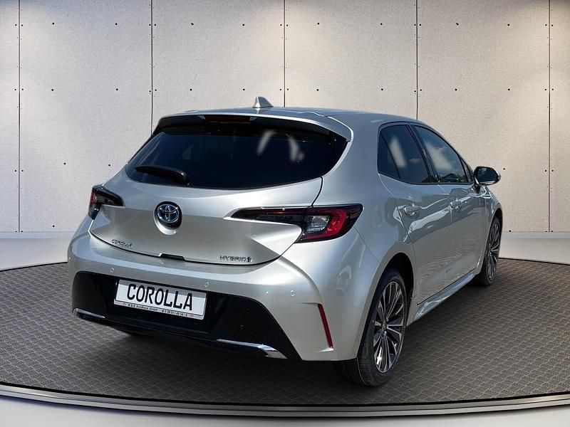 Gebraucht Toyota Corolla Team 140 PS (102 kW) 2023 Precious silver Limousine
