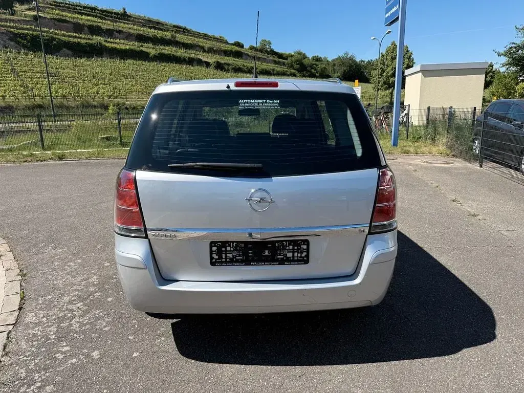 Gebraucht Opel Zafira Cosmo 140 PS (102 kW) 2007 Silber Van / Kleinbus