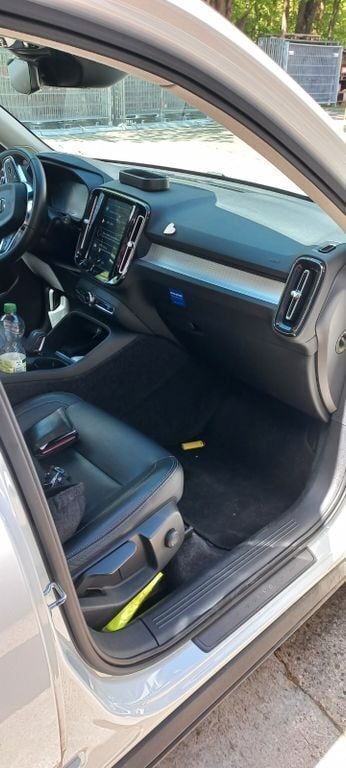 Schwarz Gebraucht 2019 Volvo XC40 SUV | 22.900 € (Guter Preis) - Bild 1/4