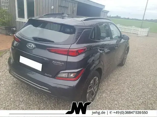 Gebraucht Hyundai Kona Select 100 kW (136 PS) 2022 Schwarz SUV