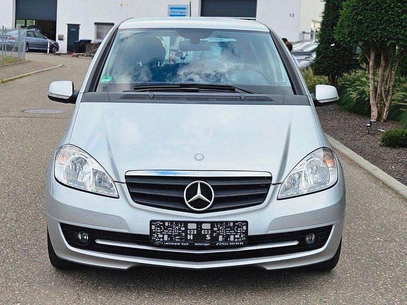 Silber Gebraucht 2010 Mercedes A180 Limousine | 4.999 € (Etwas zu teuer) - Bild 1/4