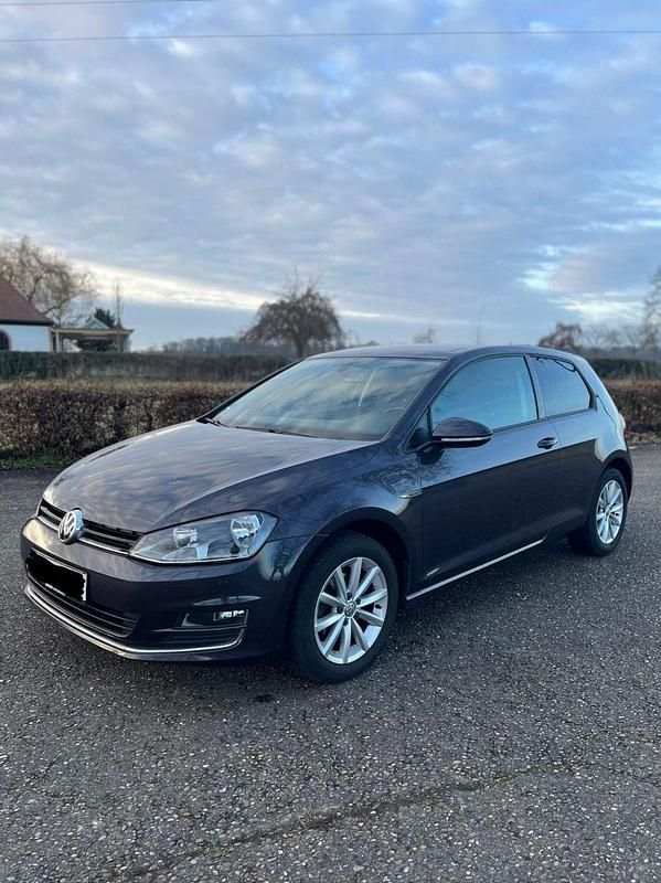 Gebraucht VW Golf VII LOUNGE 86 PS (63 kW) 2016 Limousine