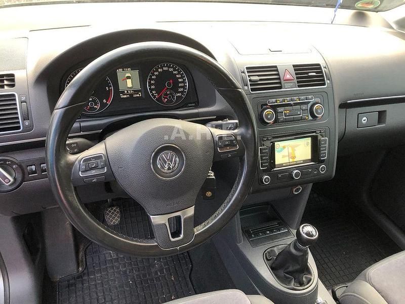 Gebraucht VW Touran Highline 140 PS (102 kW) 2011 Grau Van / Kleinbus