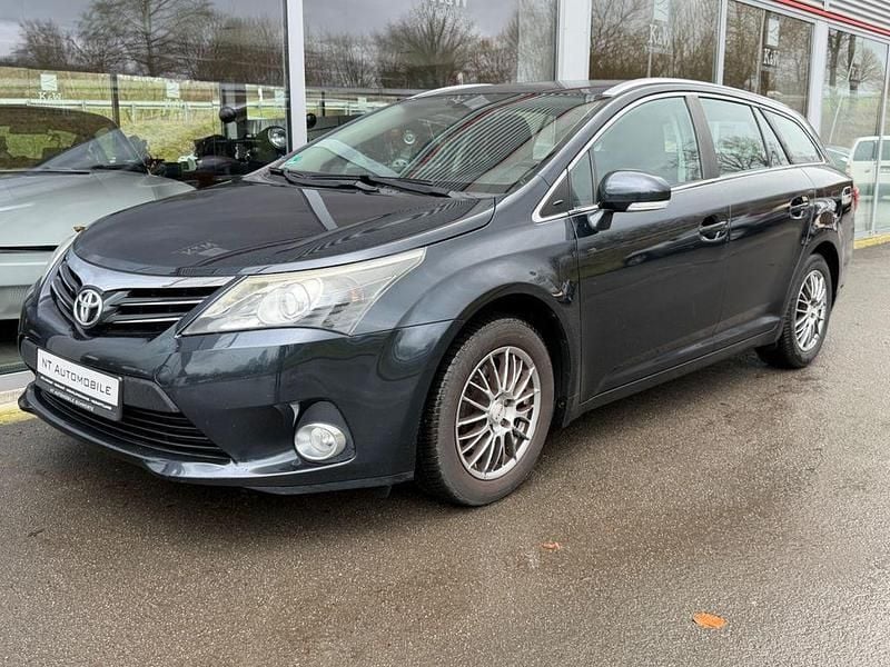 Gebraucht Toyota Avensis Life 147 PS (108 kW) 2012 Kombi