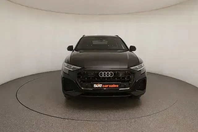 Używany Audi Q8 Ambiente 286 KM (210 kW) 2025 Czarny SUV