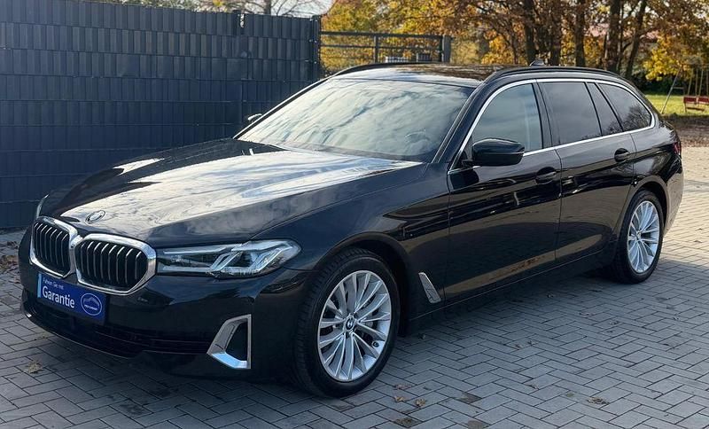 Saphirschwarz Gebraucht 2021 BMW 540 Luxury Line Kombi | 34.950 € (Guter Preis) - Bild 1/4