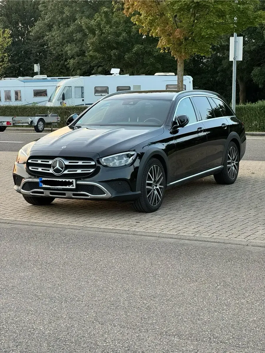 Gebraucht Mercedes E220 All-Terrain 194 PS (142 kW) 2021 Schwarz Kombi