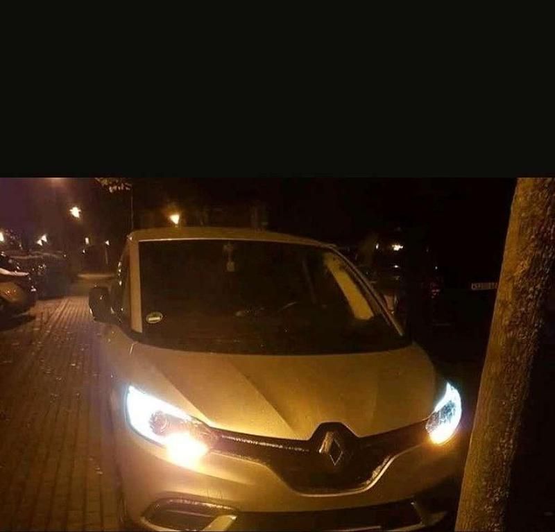 Grau Gebraucht 2022 Renault Grand Scénic IV Techno Van / Kleinbus | 18.000 € (Superpreis) - Bild 1/4