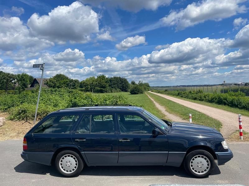 Gebraucht Mercedes 320 220 PS (161 kW) 1994 Blau Kombi