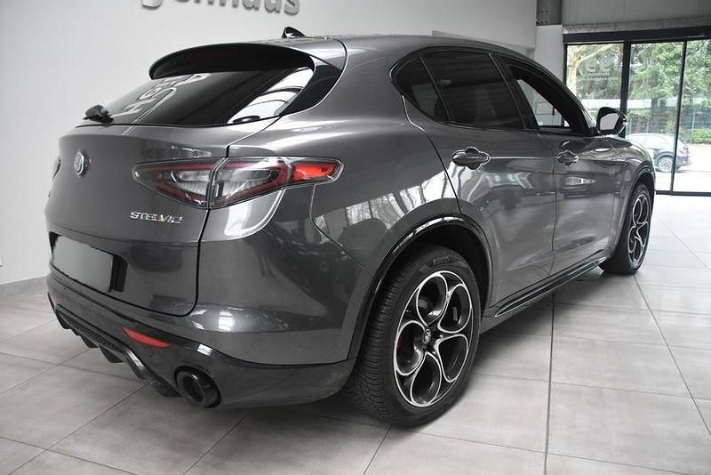 Gebraucht Alfa Romeo Stelvio 280 PS (205 kW) 2024 Grau metallic SUV