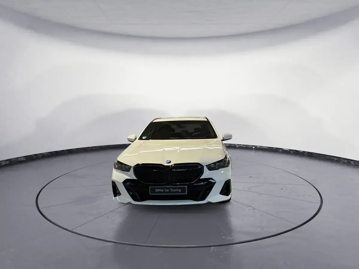 Gebraucht BMW 520 Performance 197 PS (144 kW) 2025 Weiß Kombi