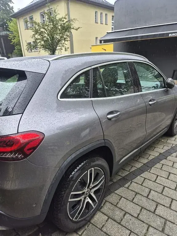 Gebraucht Mercedes GLA180 116 PS (85 kW) 2022 Grau SUV