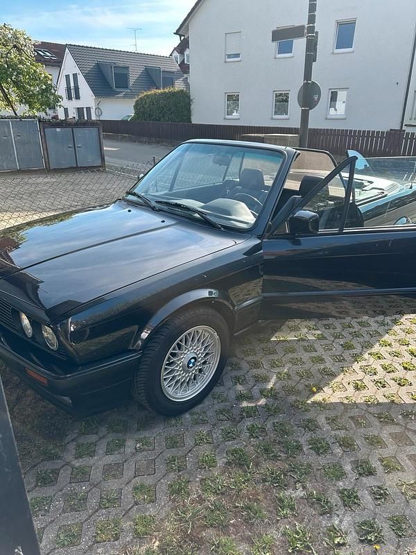 Schwarz Gebraucht 1993 BMW 318 Cabriolet Cabrio | 17.900 € - Bild 1/4