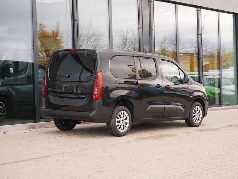 Neu Fiat Doblò 131 PS (96 kW) 2025 Schwarz Van / Kleinbus