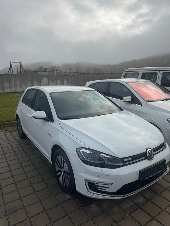 Gebraucht VW Golf 100 kW (136 PS) 2019 Weiß Limousine