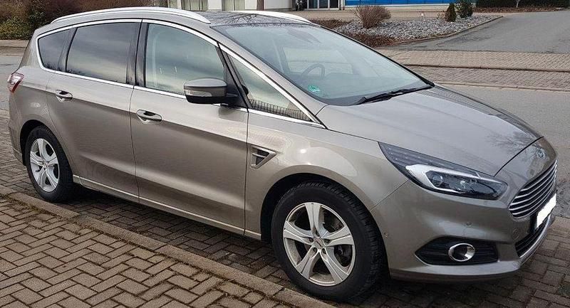 Silber Gebraucht 2016 Ford S-MAX Titanium Van / Kleinbus | 15.000 € (Guter Preis) - Bild 1/4