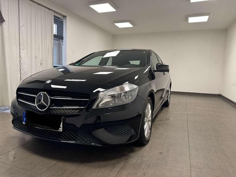 Schwarz Gebraucht 2013 Mercedes A180 Kleinwagen | 12.290 € (Fairer Preis) - Bild 1/4