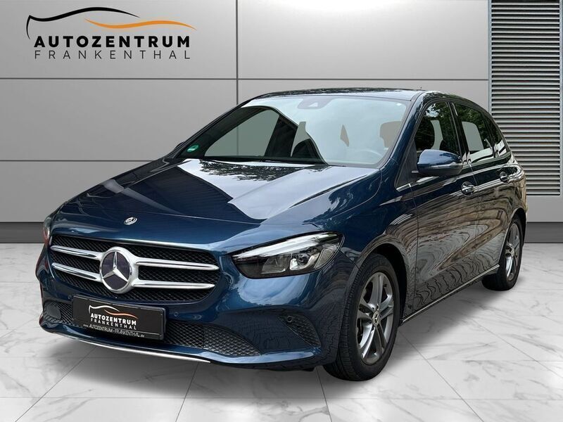 Blau Gebraucht 2018 Mercedes 180 Limousine | 20.430 € (Guter Preis) - Bild 1/4