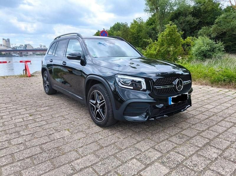 Schwarz Gebraucht 2022 Mercedes GLB220 SUV | 41.500 € (Fairer Preis) - Bild 1/4