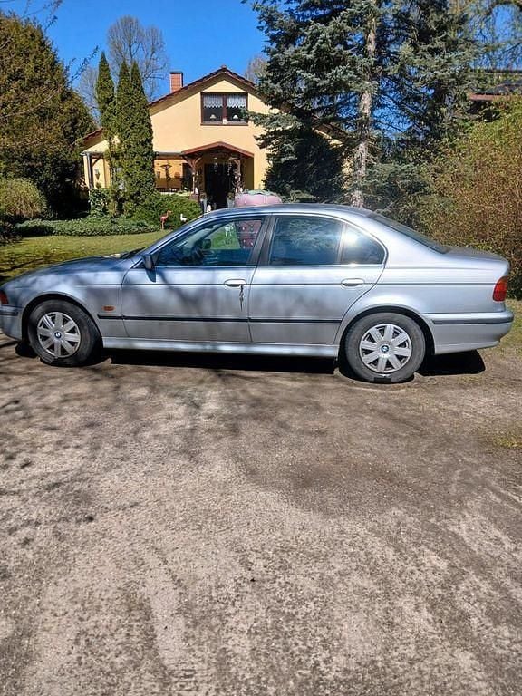 Gebraucht BMW 520 150 PS (110 kW) 1996 Silber Limousine