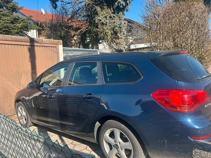 Gebraucht Opel Astra 125 PS (91 kW) 2011 Blau Kombi