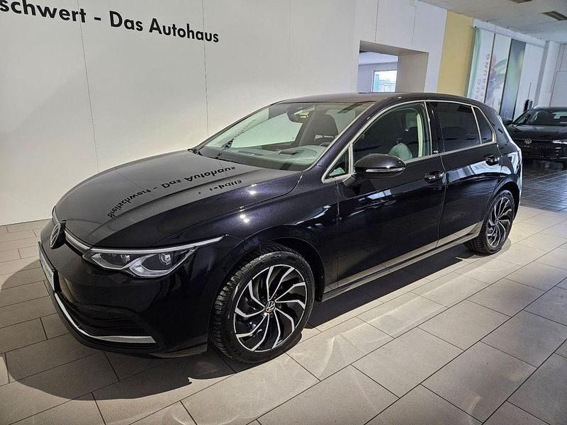 Gebraucht VW Golf VIII Move 150 PS (110 kW) 2023 Deep black perleffekt Limousine