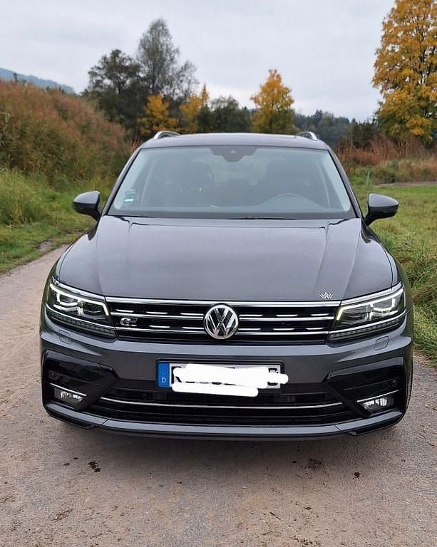 Grau Gebraucht 2017 VW Tiguan SUV | 23.000 € (Fairer Preis) - Bild 1/4