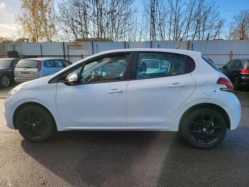 Gebraucht Peugeot 208 Active 102 PS (75 kW) 2020 Weiß Kleinwagen