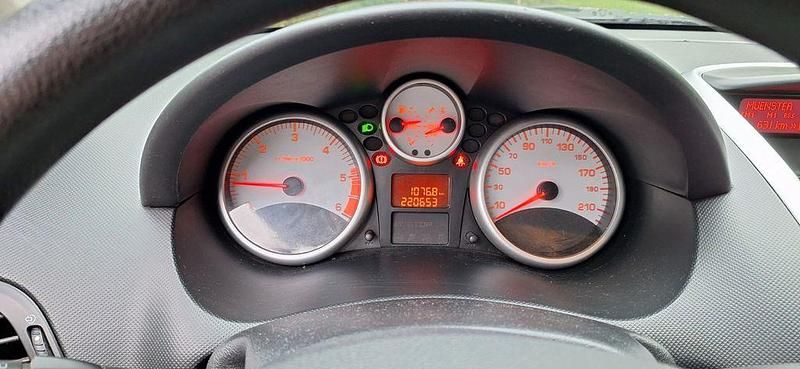 Blau Gebraucht 2010 Peugeot 206 Limousine | 2.390 € (Fairer Preis) - Bild 1/4