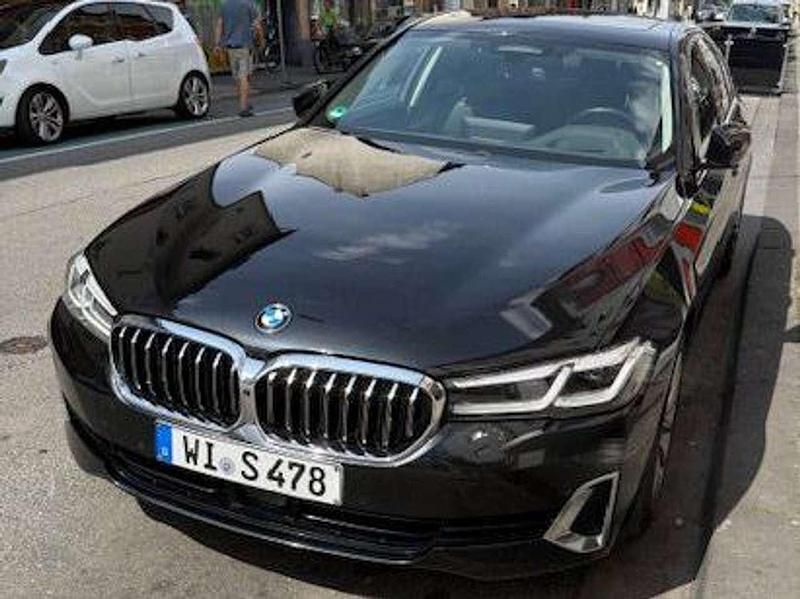 Schwarz Gebraucht 2021 BMW 530 Luxury Line Limousine | 45.950 € (Teuer) - Bild 1/4