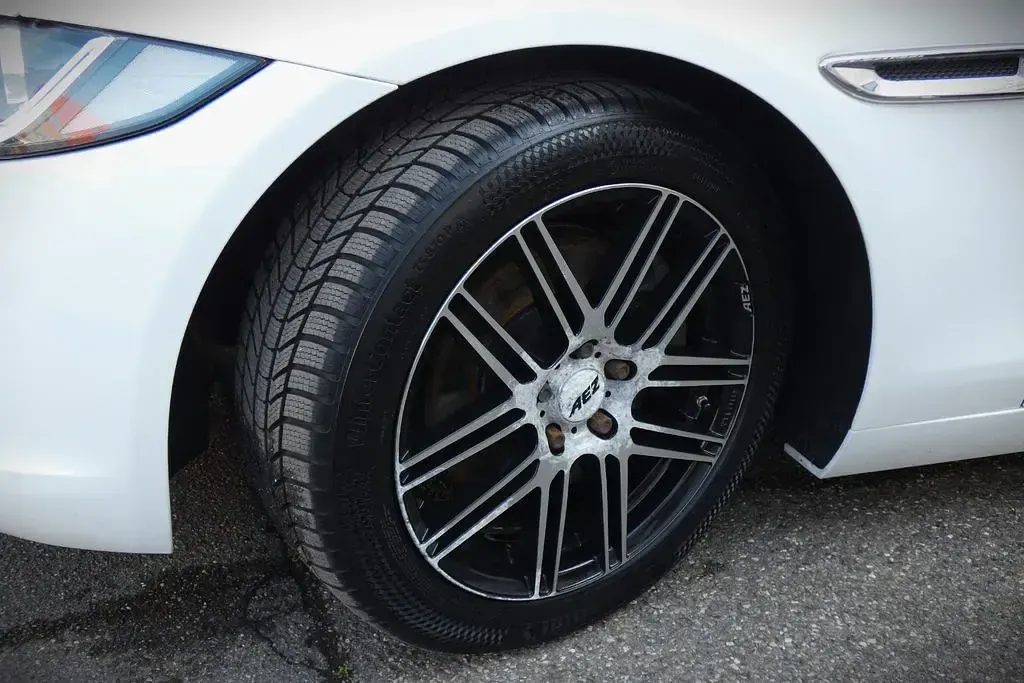 Gebraucht Jaguar XE Pure 179 PS (131 kW) 2015 Weiß Limousine