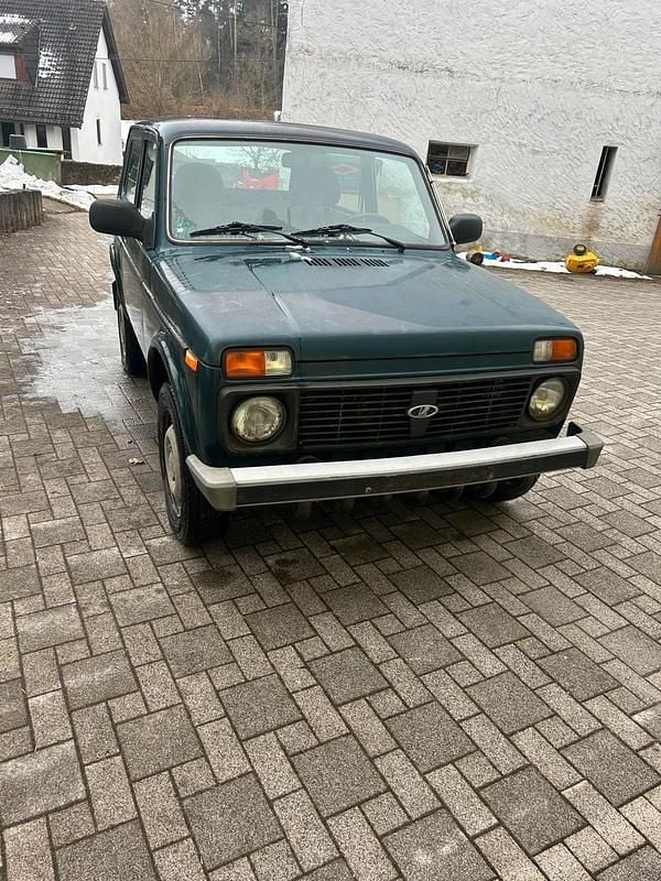 Grün Gebraucht 2010 Lada niva SUV | 4.800 € (Superpreis) - Bild 1/4
