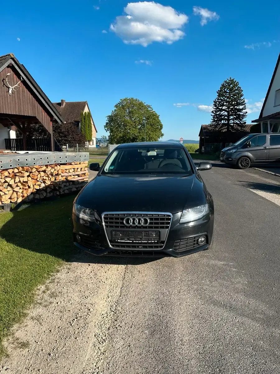 Używany Audi A4 120 KM (88 kW) 2010 Czarny Sedan/Limuzyna