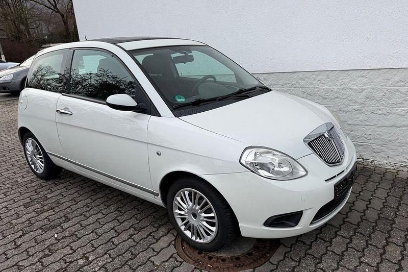 Gebraucht Lancia Ypsilon 60 PS (44 kW) 2008 Weiß Kleinwagen