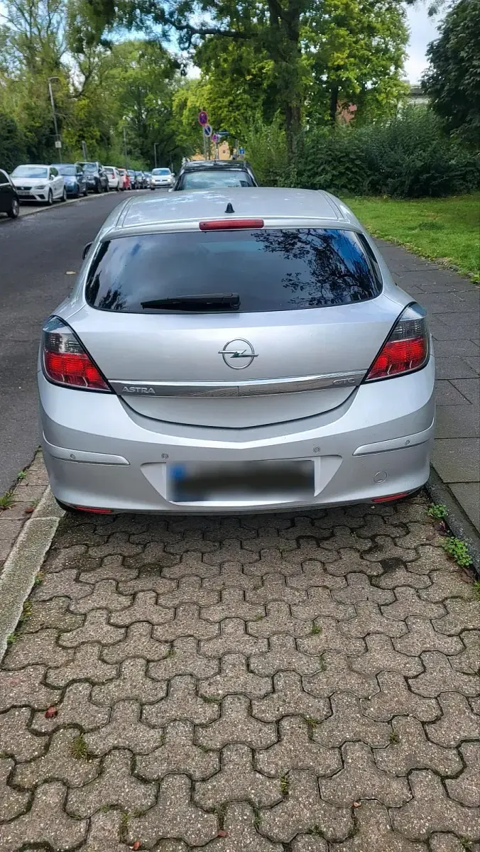 Gebraucht Opel Astra GTC Edition 115 PS (84 kW) 2010 Silber Coupé