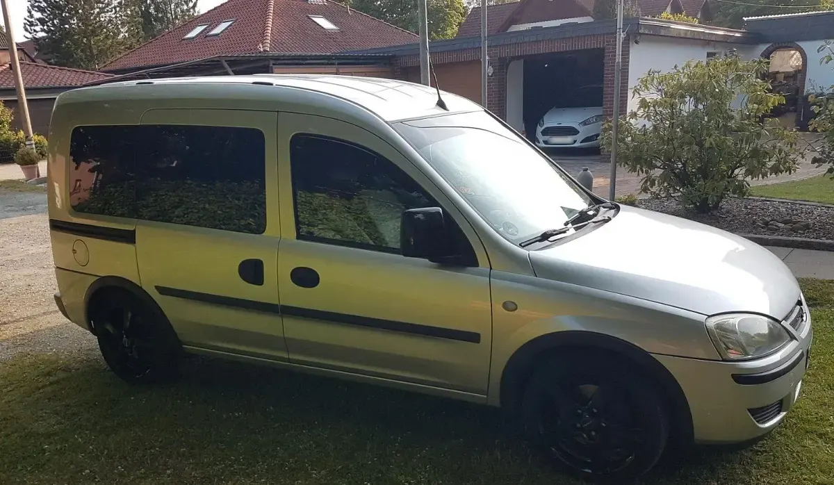 Używany Opel Combo 2007 Srebrny Minivan