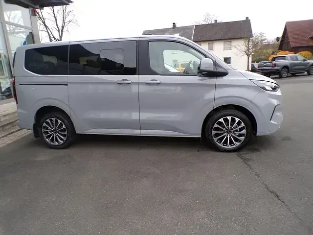 Neu Ford Tourneo Custom Titanium X 170 PS (125 kW) 2026 Grau metallic Van